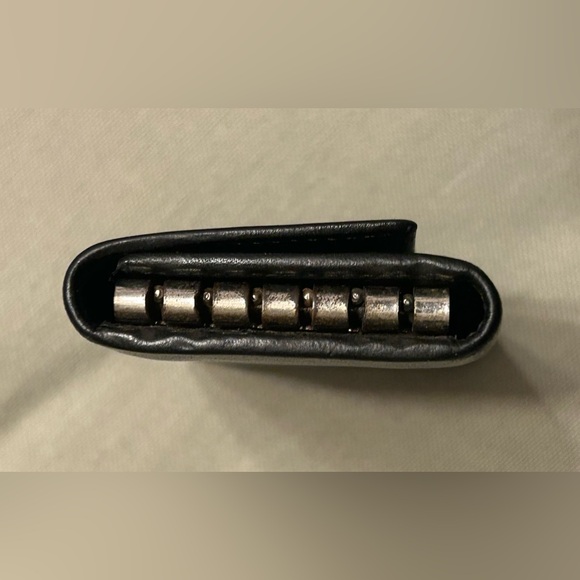 Gucci Leather 5 Ring Keyholder - Picture 2 of 12